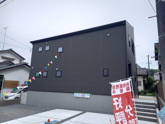 ☆新築デザイナーズ分譲　【いわき市平南白土　全６棟】　3号棟の前面道路含む現地写真|◆外観の写真です◆　
暮らしやすさに配慮したゆとりある住空間です♪　人気のデザイナーズ物件で気分が上がりますね♪（＾＾）/
