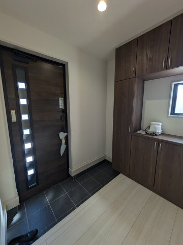 【いわき市平上荒川第4／全2棟　2号棟】　平第五小・平第三中の玄関|ゆったりとした玄関です