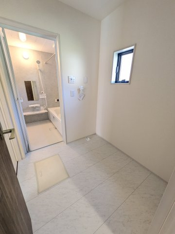 【いわき市平上荒川第4／全2棟　2号棟】　平第五小・平第三中のランドリースペース