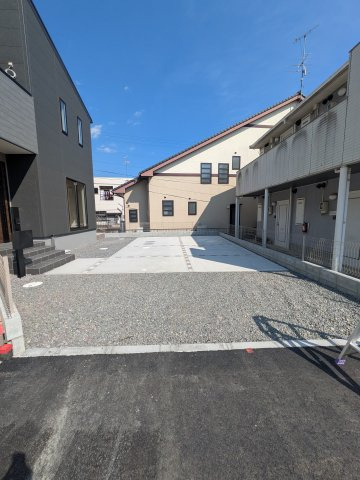 【いわき市平上荒川第4／全2棟　2号棟】　平第五小・平第三中の前面道路含む現地写真|◆外観の写真です◆　
＼楽しみが広がる憧れのマイホーム (^^♪／
子供部屋や主寝室などお部屋の使い分けができ、ファミリー層が暮らしやすい4LDKです！

