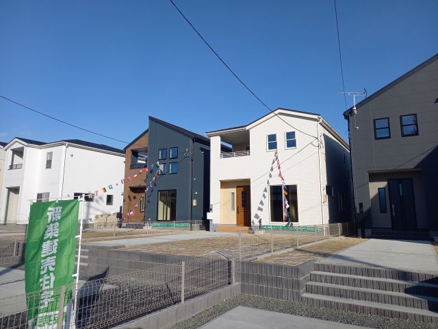 デザイナーズ新築建売住宅☆【泉町5丁目／4号棟】生活応援プレゼントキャンペーン実施中！の前面道路含む現地写真|◆外観の写真です◆　
＼楽しみが広がる憧れのマイホーム (^^♪／
子供部屋や主寝室などお部屋の使い分けができ、ファミリー層が暮らしやすい4LDKです！

