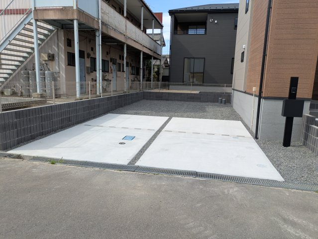 【いわき市平塩第1】全２棟／2号棟　ファミリークローク付き♪♪の駐車場|広々駐車場に車を止められます