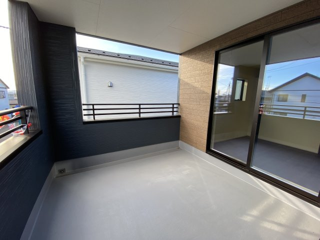 【いわき市小名浜西君ヶ塚町／全3棟／3号棟】　●新生活応援キャンペーン実施中●のバルコニー|お洗濯にも便利なバルコニー付き