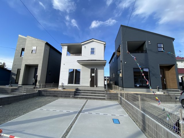 【いわき市小名浜西君ヶ塚町／全3棟／3号棟】　●新生活応援キャンペーン実施中●のその他|◆カースペースの写真です◆
陽当りの良い駐車場は週末の洗車も快適です♪お車の他にも、自転車をとめられそうなスペースもございます。
