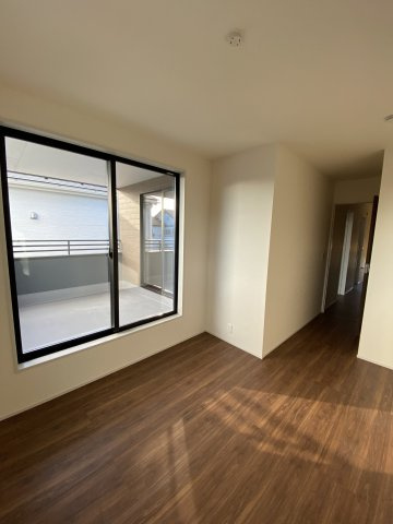 【いわき市小名浜西君ヶ塚町／全3棟／3号棟】　●新生活応援キャンペーン実施中●の洋室|一緒に理想の住まいを見つけましょう！（＾＾）
お住まいの相談だけでなく、地域の事についても是非お気軽に尋ねてください！
お問い合わせは不動産プラスまで☆

