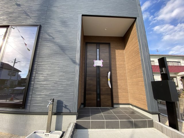 【いわき市小名浜西君ヶ塚町／全3棟／3号棟】　●新生活応援キャンペーン実施中●の玄関|ご成約の方に選べる家電プレゼントキャンペーン実施中です♪
あると嬉しい家電が揃っています！さらにお選び頂いた商品にプラスして「美味しいパンが焼けるアラジンのトースター」をお付けします！期間限定(^^♪