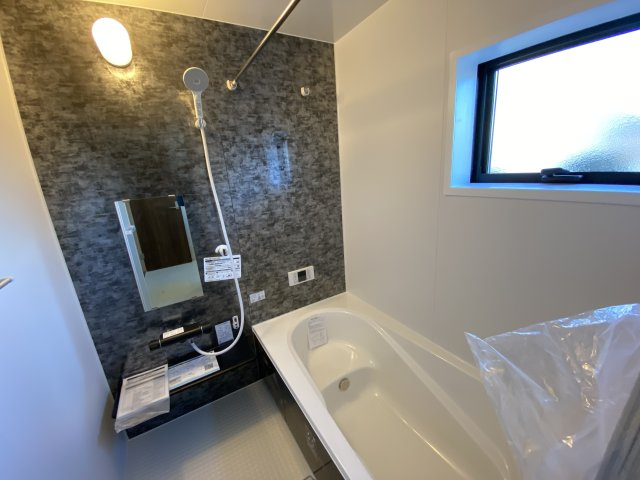 【いわき市小名浜西君ヶ塚町／全3棟／3号棟】　●新生活応援キャンペーン実施中●の浴室|◆ユニットバスの写真です◆　フルオート機能で、時間帯を気にせず、家族全員が暖かい湯船に浸かることができます。　一日の疲れを癒してくれそうですね♪