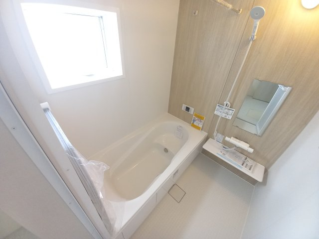 【いわき市泉町滝尻第2】　新築建売　4号棟　住宅ローンお任せください♪の浴室|同施工◆ユニットバスの写真です◆　フルオート機能で、時間帯を気にせず、家族全員が暖かい湯船に浸かることができます。一日の疲れを癒してくれそうですね♪

