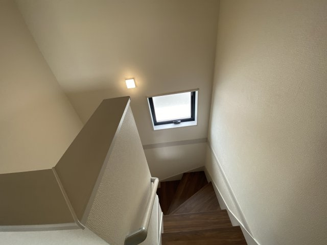 【いわき市泉町滝尻第2】　新築建売　4号棟　住宅ローンお任せください♪のその他|同施工◆階段の写真です◆　
階段は家族がほぼ毎日通る動線の為、安全上の配慮が必要です！
階段は手すり付きなので、小さなお子様からご年配の方まで安心ですね♪



