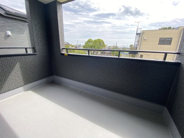 【いわき市泉町滝尻第2】　新築建売　4号棟　住宅ローンお任せください♪のバルコニー|同施工◆バルコニーの写真です◆バルコニーには二部屋から出入りできます♪たくさん干せてよく乾き、いつもふかふかの洗濯物！心地よい日差しやさわやかな風を感じることができます。


