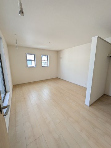 【いわき市泉町滝尻第2】　新築建売　2号棟　＼アクセス良好で県内各所通勤可能♪／の収納|同施工◆収納スペースの写真です◆　衣類やカバンなどたっぷりと収納可能です！生活感のあるものを隠して置けるからお部屋をスッキリと見せやすいです。





