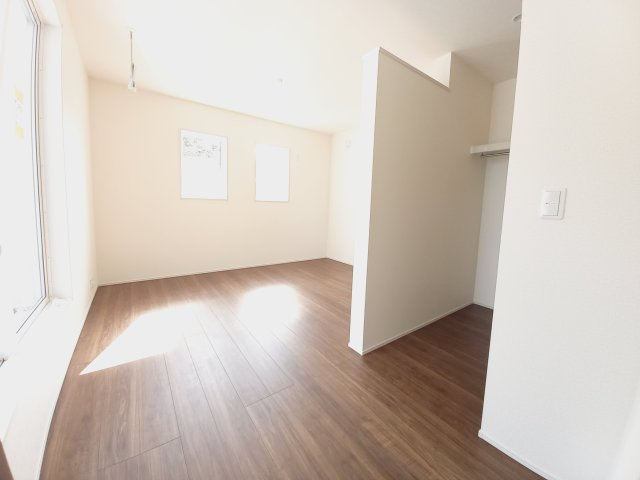 【いわき市泉町滝尻第2】　新築建売　2号棟　＼アクセス良好で県内各所通勤可能♪／の洋室|同施工◆居室の写真です◆　木の温もりがナチュラルでくつろげる空間ですね♪　子供部屋としても、寝室としても、どんなインテリアにしようか…選ぶ楽しみが増えますね♪