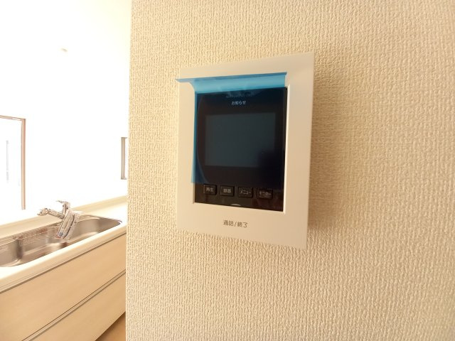 【いわき市泉町滝尻第2】　新築建売　2号棟　＼アクセス良好で県内各所通勤可能♪／の防犯設備|同施工◆テレビモニター付きインターホンの写真です◆　セキュリティー面でも安心。シンプルで使いやすいテレビモニター付きインターホン！録画機能付きで防犯性や利便性に優れています！

