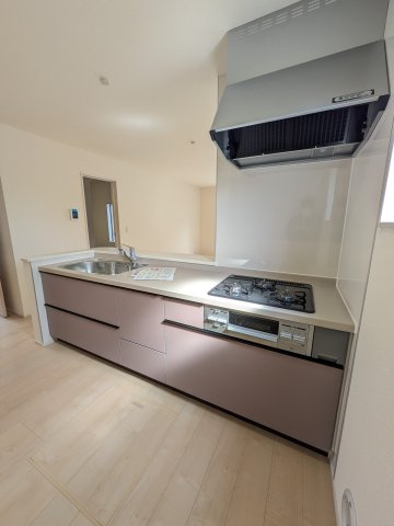 【いわき市泉町滝尻第2】　新築建売　2号棟　＼アクセス良好で県内各所通勤可能♪／の居間・リビング|同施工◆リビングの写真です◆　休日はリビングで、ゆっくりとテレビ鑑賞など…楽しみが増えますね。　家族のコミュニケーションがより一層深まります。

