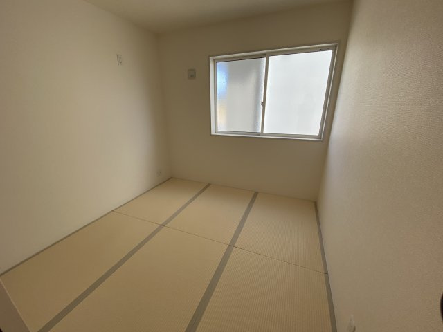 【内郷御厩町4丁目第1／全5棟　3号棟】　選べるマイホームキャンペーン実施中♪の和室|落ち着いた雰囲気の和室付きです