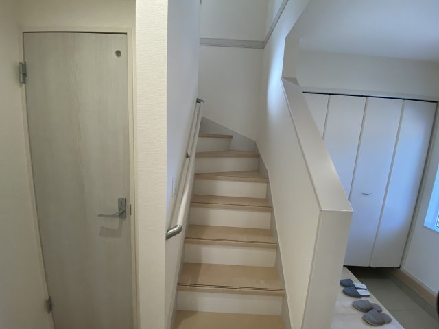 【内郷御厩町4丁目第1／全5棟　3号棟】　選べるマイホームキャンペーン実施中♪のその他|階段の写真です。
