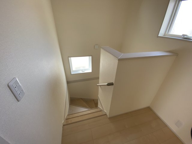 【内郷御厩町4丁目第1／全5棟　3号棟】　選べるマイホームキャンペーン実施中♪のその他|階段の写真です。