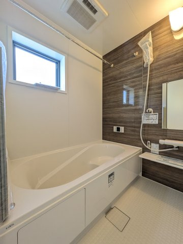 【いわき市平上荒川第4／全2棟　1号棟】　平第五小・平第三中の浴室|◆ユニットバスの写真です◆　毎日の疲れを癒す広々とした浴室は、足を伸ばしてゆっくりとくつろげます♪　好きな音楽を聴いたり、動画を見たり、半身浴をして　自分だけの癒し時間が楽しめますね！

