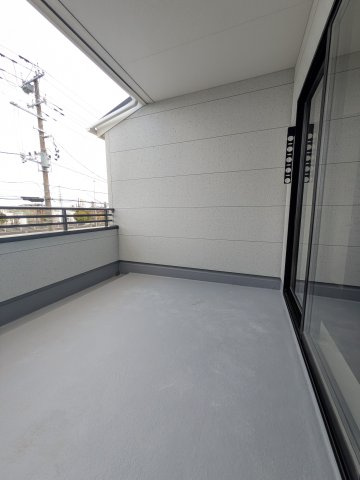 【いわき市泉町滝尻第2／１号棟】オシャレなデザイナーズ新築戸建♪　のバルコニー|同施工◆バルコニーの写真です◆　
洗濯物から布団まで一度にたくさん干せて便利です♪
眺めのよいバルコニーで、あなただけのリラックスタイムを☆


