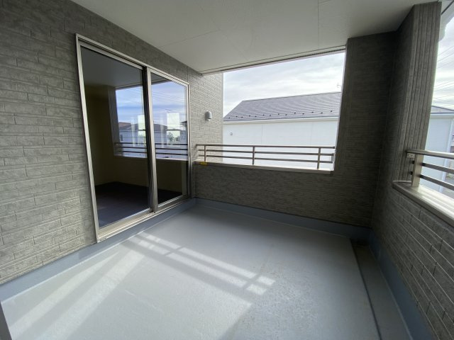 【いわき市泉町滝尻第2】　8号棟　●6号バイパスへのアクセス良好の洋室|同施工◆収納スペースの写真です◆　衣類やカバンなどたっぷりと収納可能です！生活感のあるものを隠して置けるからお部屋をスッキリと見せやすいです。





