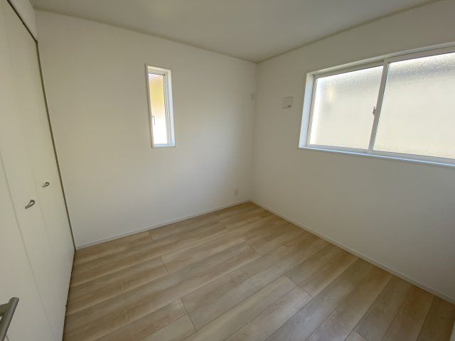 【いわき市錦町第32】　1号棟　※必ずもらえる選べるキャンペーン実施中！の洋室|同施工■□■居室の写真です■□■　
木の温もりがナチュラルでくつろげる空間ですね。