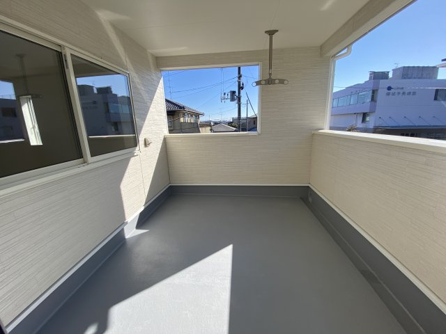 【いわき市錦町第32】　1号棟　※必ずもらえる選べるキャンペーン実施中！のバルコニー|同施工■□■バルコニーの写真です■□■　お布団など大きいものも、充分に干せる広さがございます。