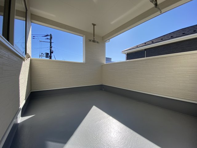 【いわき市錦町第32】　1号棟　※必ずもらえる選べるキャンペーン実施中！のバルコニー|同施工■□■バルコニーの写真です■□■　お布団なども充分に干せる広さがございます。