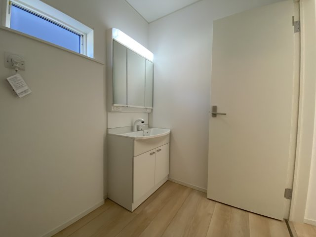 【いわき市錦町第32】　1号棟　※必ずもらえる選べるキャンペーン実施中！の独立洗面台|同施工　独立洗面台あり、毎朝おしゃれに忙しい女性の方におすすめです