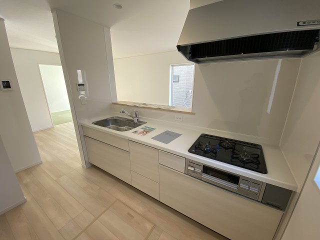 【いわき市錦町第32】　1号棟　※必ずもらえる選べるキャンペーン実施中！のキッチン|同施工■□■キッチンの写真です■□■　対面式キッチンは、リビングの様子を見ながらお料理出来るので、小さなお子様がいらっしゃる方は、安心してお料理出来ますね。