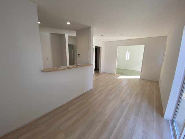 【いわき市錦町第32】　1号棟　※必ずもらえる選べるキャンペーン実施中！の居間・リビング|同施工■□■リビングの写真です■□■　広いリビングで快適に、ゆったりと過ごせますね♪