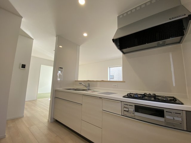 【いわき市錦町第32】　1号棟　※必ずもらえる選べるキャンペーン実施中！のキッチン|同施工■□■キッチンの写真です■□■　家族団らんの時間が増えそうなリビングですね。