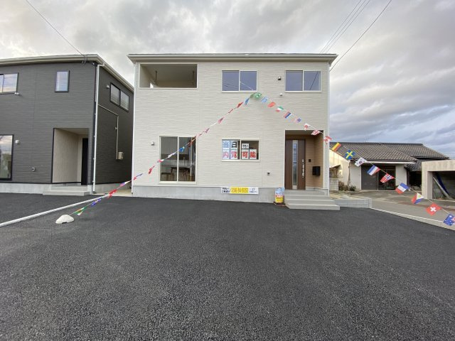 NEW【いわき市泉町第7　全2棟／2号棟】　■選べる最新家電！特別キャンペーン♪の駐車場|同施工◆カースペースの写真です◆
陽当りの良い駐車場は週末の洗車も快適です♪お車の他にも、自転車をとめられそうなスペースもございます。
