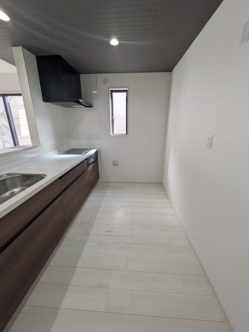 【郷ケ丘　4期】　3号棟　◆新生活応援キャンペーン中！　オール電化新築建売住宅☆・。のその他|同施工：キッチンの写真です。ＩＨクッキングヒーターは、火を使わないので消し忘れによる事故がなく安全ですね♪