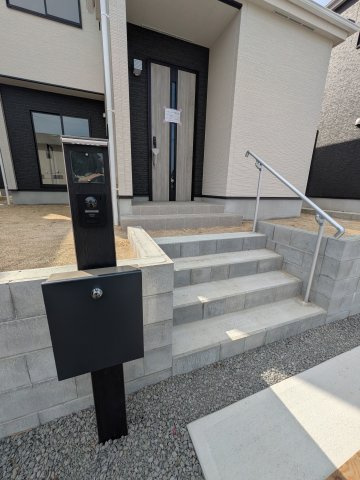 【郷ケ丘　4期】　2号棟　◆新生活応援キャンペーン中！　オール電化新築建売住宅☆・。の玄関|ご成約の方に選べる家電プレゼントキャンペーン実施中です♪
あると嬉しい家電が揃っています！さらにお選び頂いた商品にプラスして「美味しいパンが焼けるアラジンのトースター」をお付けします！期間限定(^^♪