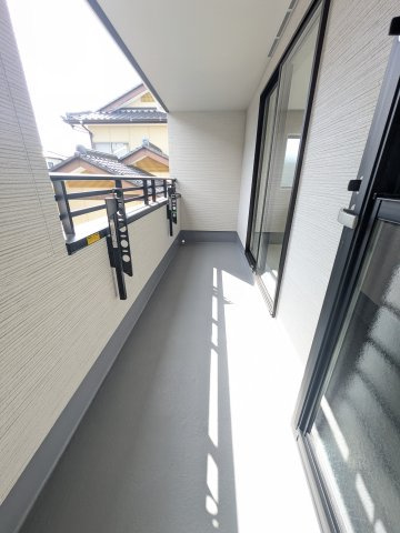 【郷ケ丘　4期】　2号棟　◆新生活応援キャンペーン中！　オール電化新築建売住宅☆・。のバルコニー|同施工　◆バルコニーの写真です◆　たくさん干せてよく乾き、いつもふかふかの洗濯物！心地よい日差しやさわやかな風を感じることができます。

