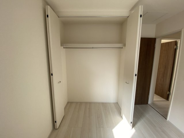 【いわき市若葉台2丁目　第5/1号棟】　◇期間限定キャンペーン開催◇の収納|◆収納スペースの写真です◆　衣類やカバンなどたっぷりと収納可能です！生活感のあるものを隠して置けるからお部屋をスッキリと見せやすいです。





