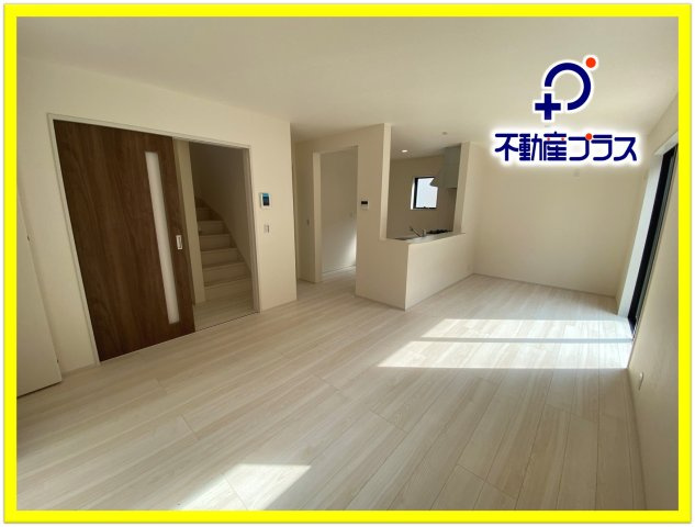 【いわき市若葉台2丁目　第5/1号棟】　◇期間限定キャンペーン開催◇の居間・リビング|◆リビングの写真です◆　休日はリビングで、ゆっくりとテレビ鑑賞など…楽しみが増えますね。　家族のコミュニケーションがより一層深まります。

