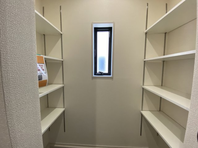 【内郷御厩町4丁目第1／全5棟　2号棟】　ランドリールーム付き♪の収納|便利な収納スペースです