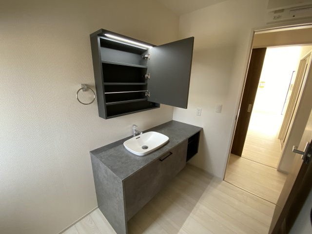 【内郷御厩町4丁目第1／全5棟　2号棟】　ランドリールーム付き♪の独立洗面台|洗面台は朝をすっきりさせてくれる空間としては大切な空間です。