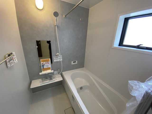 【内郷御厩町4丁目第1／全5棟　2号棟】　ランドリールーム付き♪の浴室|フルオート機能で、時間帯を気にせず、家族全員が暖かい湯船に浸かることができます。　