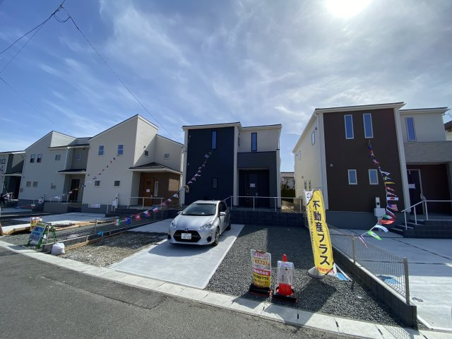 【内郷御厩町4丁目第1／全5棟　2号棟】　ランドリールーム付き♪の前面道路含む現地写真|＼楽しみが広がる憧れのマイホーム (^^♪／
子供部屋や主寝室などお部屋の使い分けができ、ファミリー層が暮らしやすい4LDKです！

