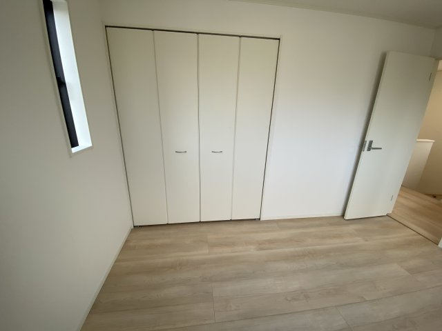 ◆＜期間限定キャンペーン開催♪＞【小名浜花畑町第4】　全2棟／2号棟！の収納|同施工◆収納スペースの写真です◆　十分な広さがあるので収納には困りませんね♪　お手持ちの衣類ケースなども置ける大空間で、寝室がスッキリ使えます。


