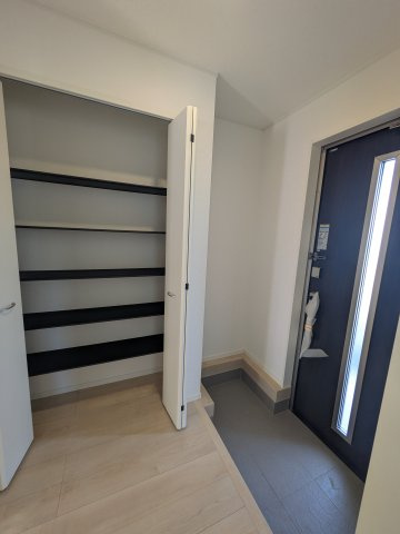 ◆＜期間限定キャンペーン開催♪＞【小名浜花畑町第4】　全2棟／2号棟！の玄関|□■玄関の写真です■□■　
お洒落な玄関はお客様からも喜んでいただけそうですね！！