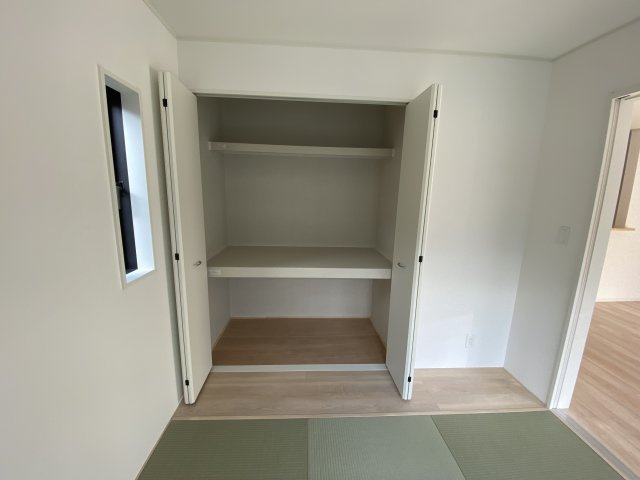 ◆＜期間限定キャンペーン開催♪＞【小名浜花畑町第4】　全2棟／1号棟！の収納|同施工◆収納スペースの写真です◆　十分な広さがあるので収納には困りませんね♪　お手持ちの衣類ケースなども置ける大空間で、寝室がスッキリ使えます。