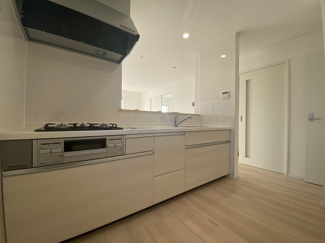 ◆＜期間限定キャンペーン開催♪＞【小名浜花畑町第4】　全2棟／1号棟！のキッチン|同施工■□■キッチンの写真です■□■　家族団らんの時間が増えそうなリビングですね。