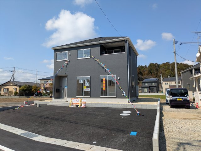いわき市泉町下川第8　限定１棟！ ご案内も即日ご対応可能☆の前面道路含む現地写真|◆外観の写真です◆　
ご家族の笑顔も溢れるおしゃれな新築建売住宅です♪
休日は家族みんなで夢のマイホーム探しに出かけてみませんか！

