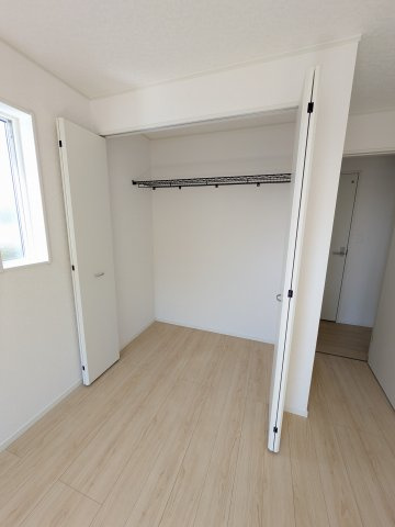 3/16価格変更　【いわき市錦町第32】　2号棟　※必ずもらえる選べるキャンペーン実施中！の収納|◆収納スペースの写真です◆　十分な広さがあるので収納には困りませんね♪　お手持ちの衣類ケースなども置ける大空間で、寝室がスッキリ使えます。


