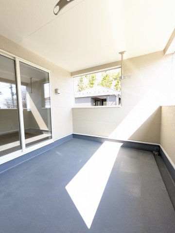 3/16価格変更　【いわき市錦町第32】　2号棟　※必ずもらえる選べるキャンペーン実施中！のバルコニー|■□■バルコニーの写真です■□■　お布団など大きいものも、充分に干せる広さがございます。