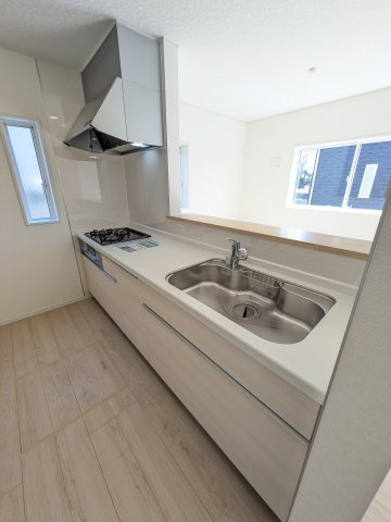 3/16価格変更　【いわき市錦町第32】　2号棟　※必ずもらえる選べるキャンペーン実施中！のキッチン|■□■キッチンの写真です■□■　対面式キッチンは、リビングの様子を見ながらお料理出来るので、小さなお子様がいらっしゃる方は、安心してお料理出来ますね。