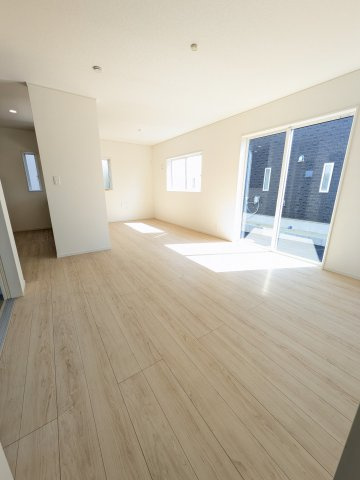 3/16価格変更　【いわき市錦町第32】　2号棟　※必ずもらえる選べるキャンペーン実施中！の居間・リビング|■□■リビングの写真です■□■　広いリビングで快適に、ゆったりと過ごせますね♪